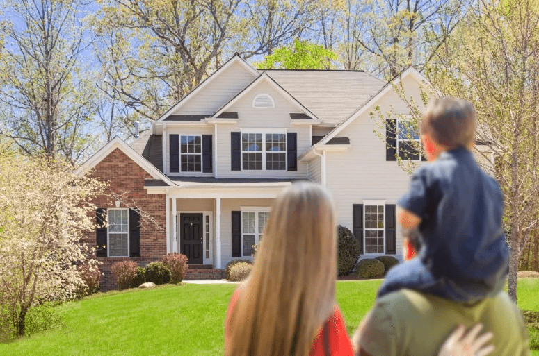Family buying an affordable home in Fresno, CA